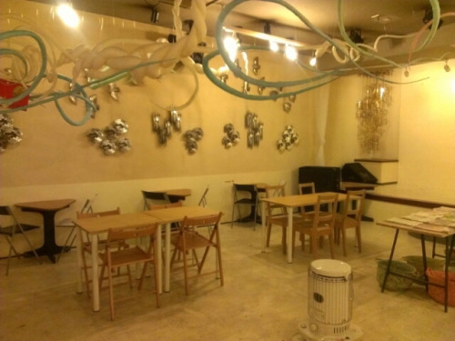 藝育カフェSankaku　店内